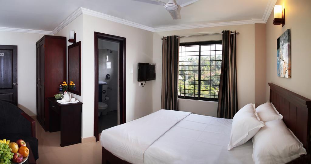 Century Grand Hotel Mananthavady Room photo