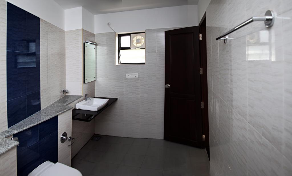 Century Grand Hotel Mananthavady Room photo