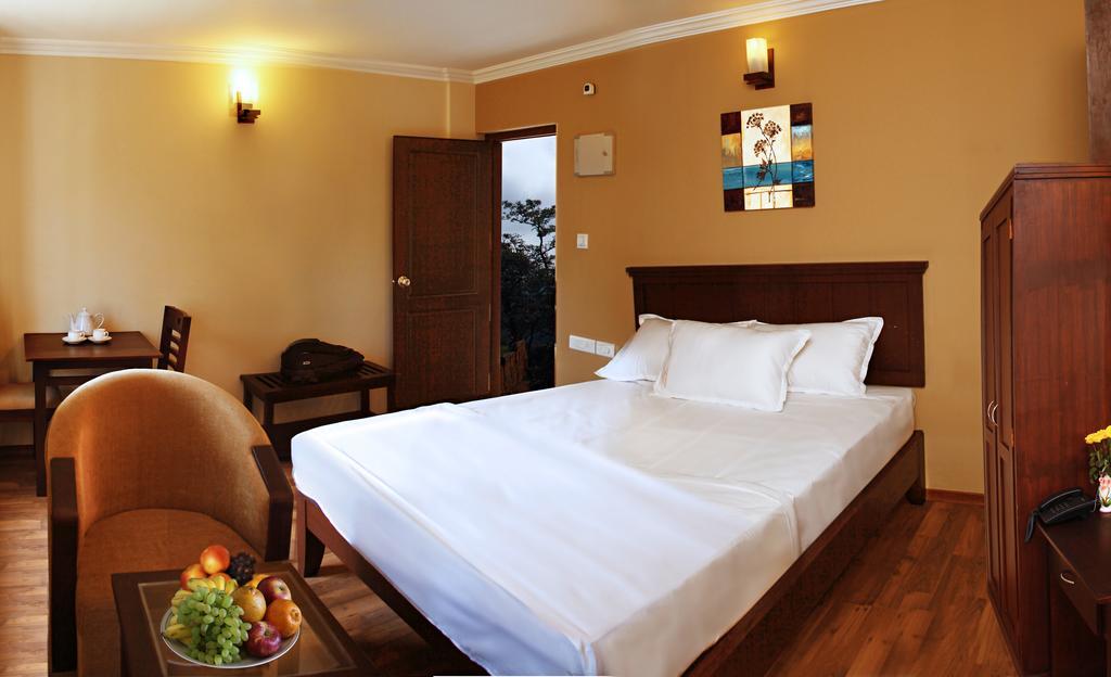 Century Grand Hotel Mananthavady Room photo
