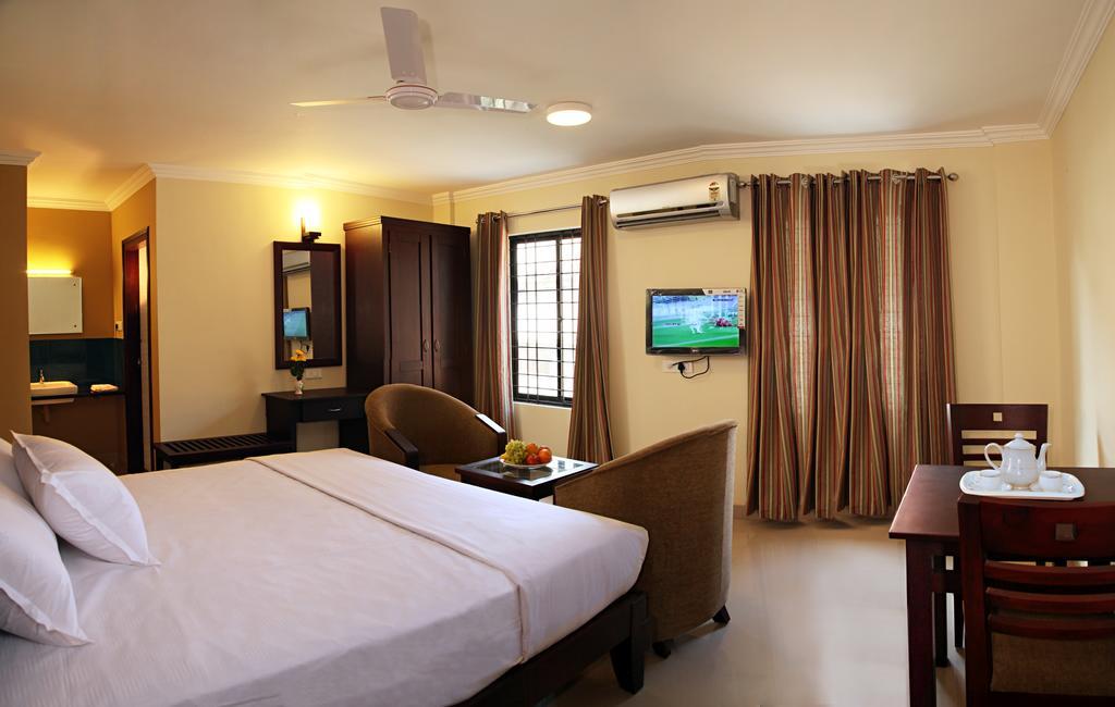 Century Grand Hotel Mananthavady Room photo