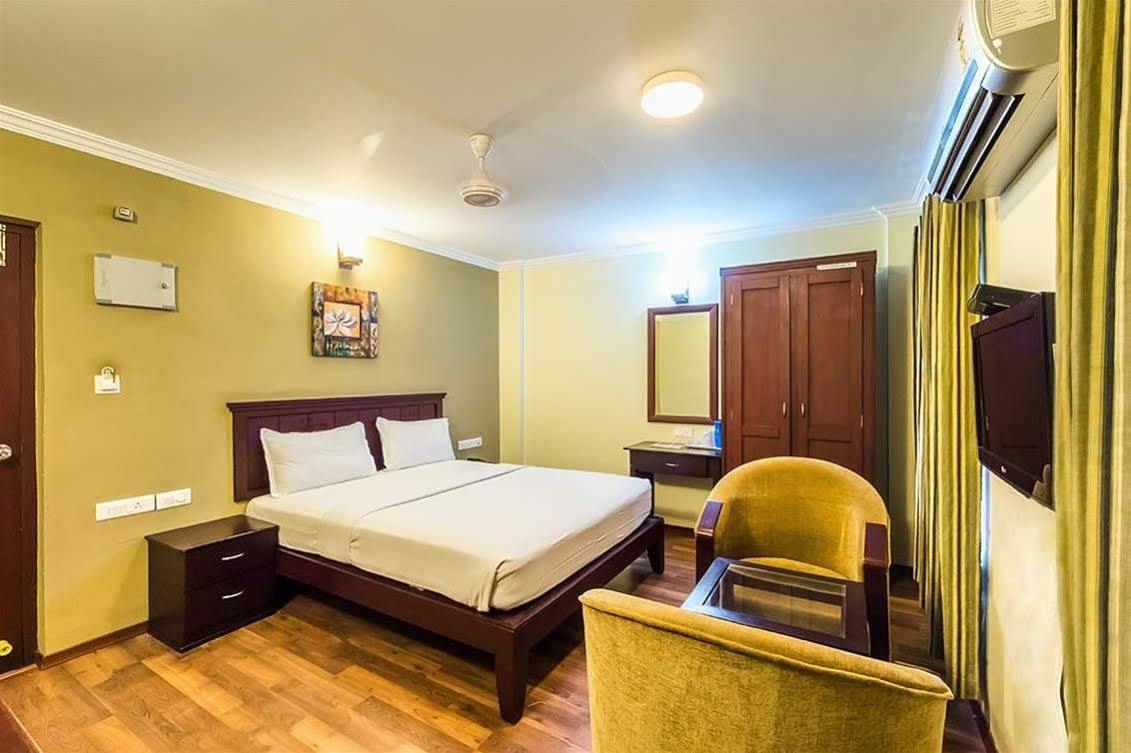 Century Grand Hotel Mananthavady Exterior photo