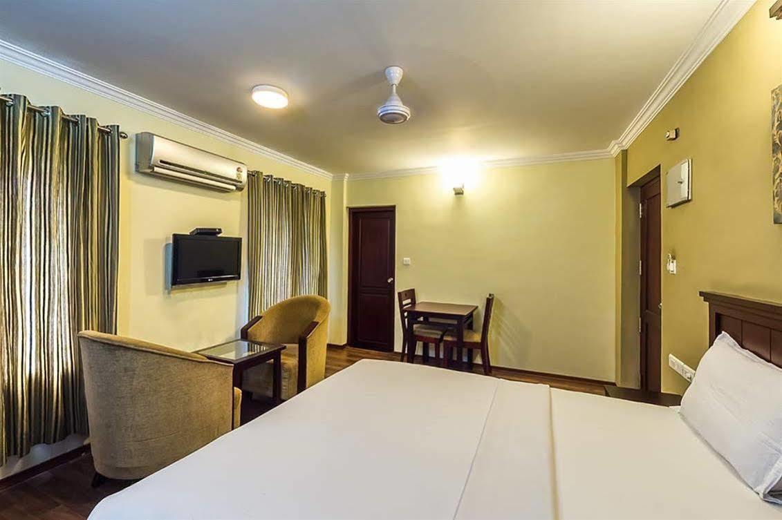 Century Grand Hotel Mananthavady Exterior photo