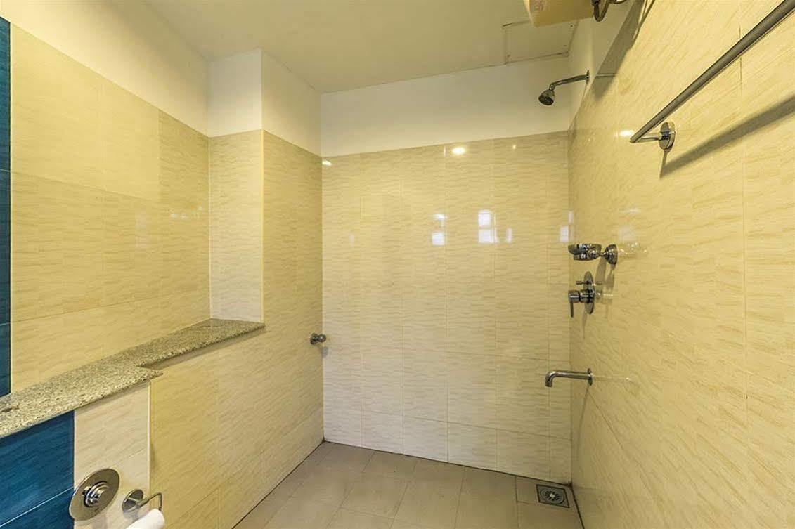 Century Grand Hotel Mananthavady Exterior photo
