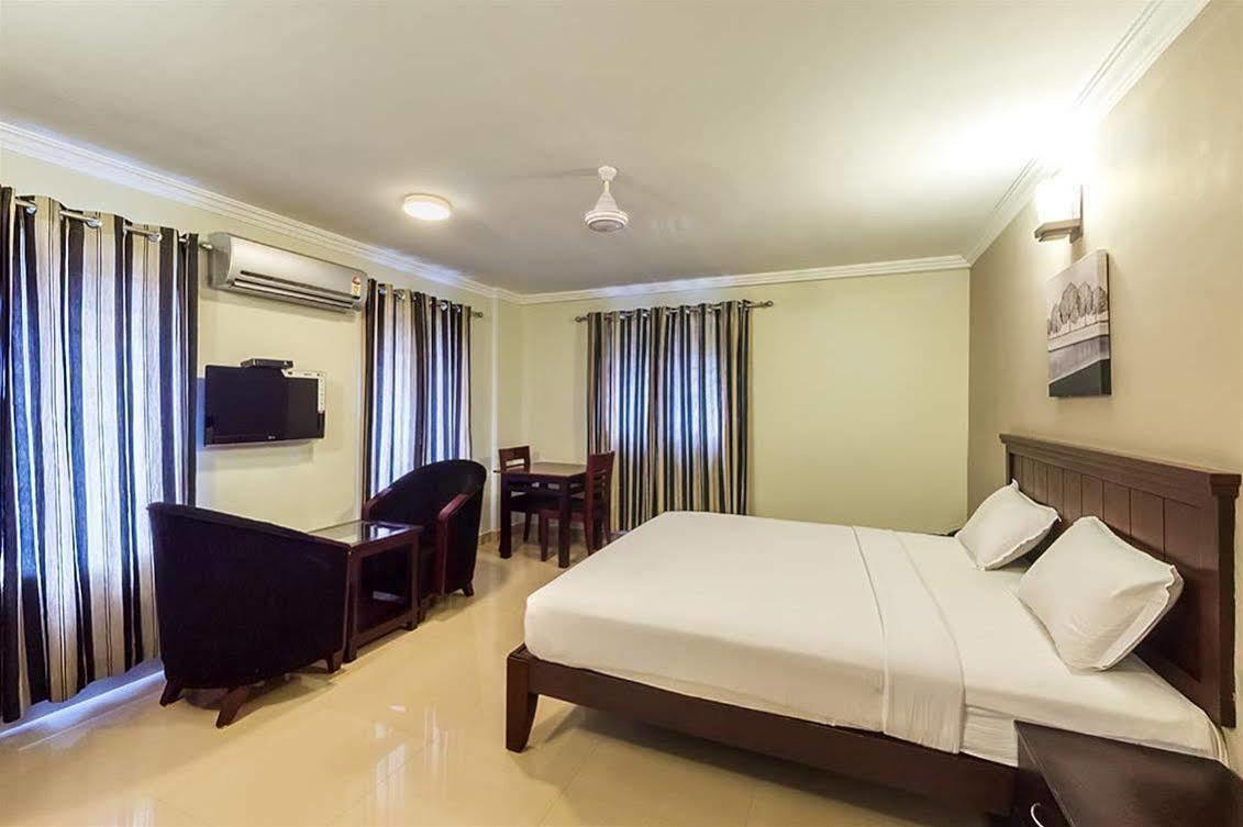 Century Grand Hotel Mananthavady Exterior photo