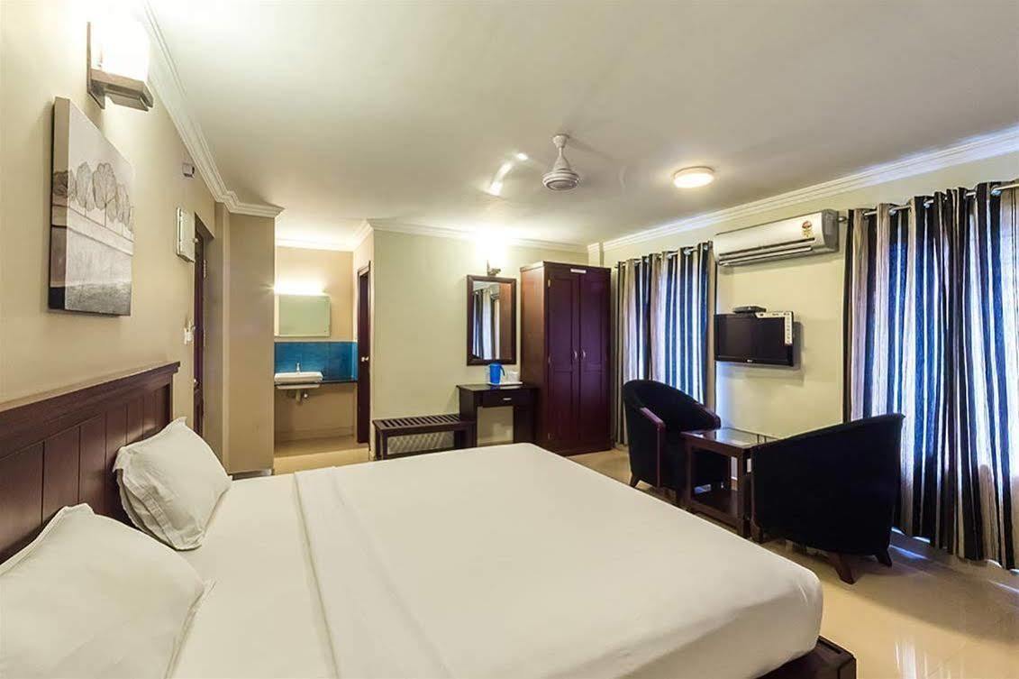 Century Grand Hotel Mananthavady Exterior photo